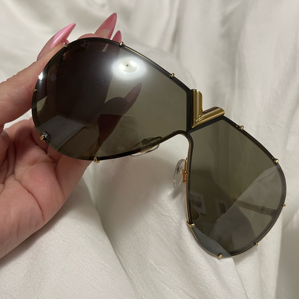 Louis Vuitton sunglasses - Picture 2 of 4